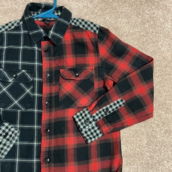Art class medium 8/10 red grey black plaid brushed cotton button down - Picture 3 of 9
